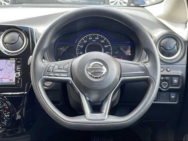 日産 ノート e－パワー X 沖縄県 2016(平28)年 6.2万km ガーネットレッド 純正ナビ・TV・Bluetooth・CD・DVD/全方位カメラ/ETC/デジタルインナーミラー/コーナーセンサー/オートライト/衝突軽減システム/レーンキープアシスト/ステアリングスイッチ/電動格納ミラー/ウィンカーミラー/LEDヘッドライト/スマートキー