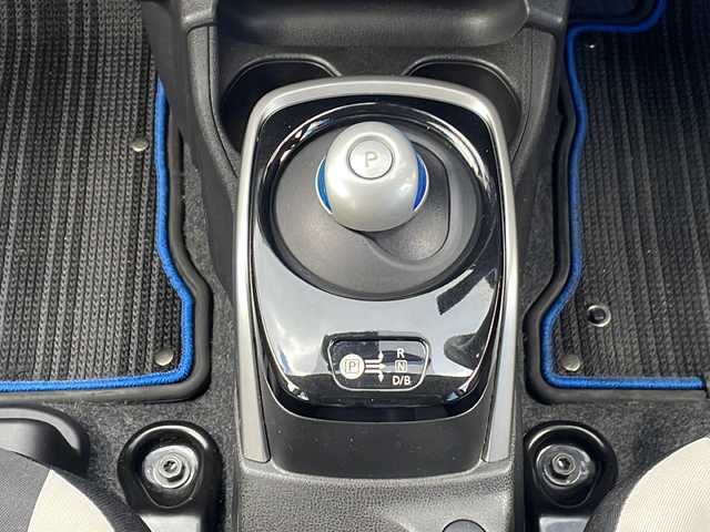 日産 ノート e－パワー X 沖縄県 2016(平28)年 6.2万km ガーネットレッド 純正ナビ・TV・Bluetooth・CD・DVD/全方位カメラ/ETC/デジタルインナーミラー/コーナーセンサー/オートライト/衝突軽減システム/レーンキープアシスト/ステアリングスイッチ/電動格納ミラー/ウィンカーミラー/LEDヘッドライト/スマートキー