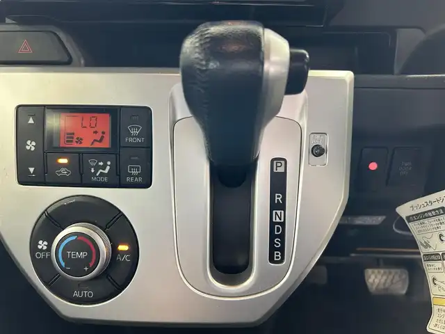 ダイハツ ウェイク G SA 沖縄県 2014(平26)年 5.1万km トニコオレンジメタリック (株)IDOMが運営する【じしゃロンコザ店】の自社ローン専用車両になりますこちらは現金またはオートローンご利用時の価格です。自社ローンご希望の方は別途その旨お申付け下さい/純正ナビ　/フルセグＴＶ　/Ｂｌｕｅｔｏｏｔｈ接続/ＥＴＣ　/バックカメラ　/ドライブレコーダー前方　/両側パワースライドドア　/横滑り防止装置　/衝撃軽減ブレーキ　/プッシュスタート　/スマートキー