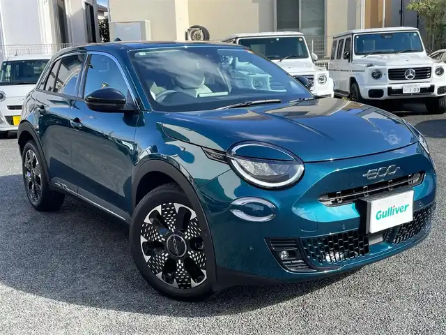 フィアット フィアット ６００ ラ プリマ 神奈川県 2025(令7)年 0.4万km 青 ワンオーナー/ベージュ革シート/純正メモリーナビ/バックモニター/ETC2.0/純正USB/BT/ミラーリング/ワイヤレス充電/前席シートヒーター/運転席パワーシート/純正18インチAW/LEDライト/LEDフォグ/レーダークルーズコントロール/衝突軽減ブレーキ/LKA/BSM/標識検知/コーナーセンサー/パワーバックドア/パドルシフト/プッシュスタート/スマートキー×2/R7年ディーラー整備記録/保証書・取説あり