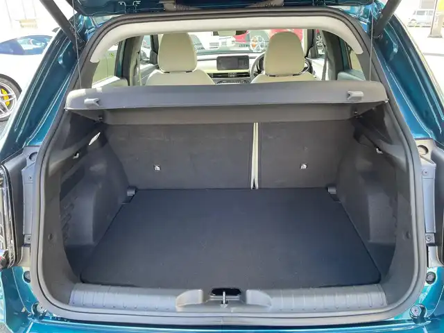 フィアット フィアット ６００ ラ プリマ 神奈川県 2025(令7)年 0.4万km 青 ワンオーナー/ベージュ革シート/純正メモリーナビ/バックモニター/ETC2.0/純正USB/BT/ミラーリング/ワイヤレス充電/前席シートヒーター/運転席パワーシート/純正18インチAW/LEDライト/LEDフォグ/レーダークルーズコントロール/衝突軽減ブレーキ/LKA/BSM/標識検知/コーナーセンサー/パワーバックドア/パドルシフト/プッシュスタート/スマートキー×2/R7年ディーラー整備記録/保証書・取説あり