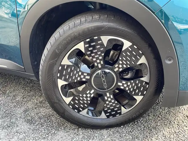 フィアット フィアット ６００ ラ プリマ 神奈川県 2025(令7)年 0.4万km 青 ワンオーナー/ベージュ革シート/純正メモリーナビ/バックモニター/ETC2.0/純正USB/BT/ミラーリング/ワイヤレス充電/前席シートヒーター/運転席パワーシート/純正18インチAW/LEDライト/LEDフォグ/レーダークルーズコントロール/衝突軽減ブレーキ/LKA/BSM/標識検知/コーナーセンサー/パワーバックドア/パドルシフト/プッシュスタート/スマートキー×2/R7年ディーラー整備記録/保証書・取説あり