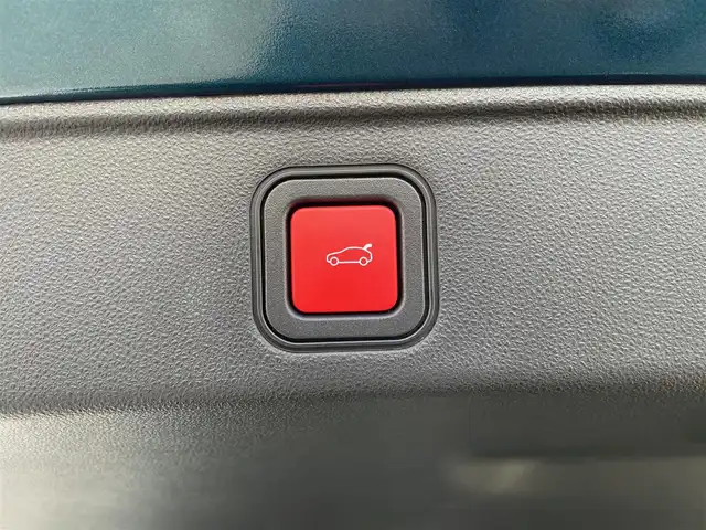 フィアット フィアット ６００ ラ プリマ 神奈川県 2025(令7)年 0.4万km 青 ワンオーナー/ベージュ革シート/純正メモリーナビ/バックモニター/ETC2.0/純正USB/BT/ミラーリング/ワイヤレス充電/前席シートヒーター/運転席パワーシート/純正18インチAW/LEDライト/LEDフォグ/レーダークルーズコントロール/衝突軽減ブレーキ/LKA/BSM/標識検知/コーナーセンサー/パワーバックドア/パドルシフト/プッシュスタート/スマートキー×2/R7年ディーラー整備記録/保証書・取説あり