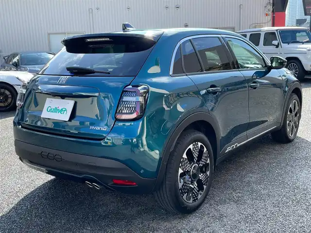 フィアット フィアット ６００ ラ プリマ 神奈川県 2025(令7)年 0.4万km 青 ワンオーナー/ベージュ革シート/純正メモリーナビ/バックモニター/ETC2.0/純正USB/BT/ミラーリング/ワイヤレス充電/前席シートヒーター/運転席パワーシート/純正18インチAW/LEDライト/LEDフォグ/レーダークルーズコントロール/衝突軽減ブレーキ/LKA/BSM/標識検知/コーナーセンサー/パワーバックドア/パドルシフト/プッシュスタート/スマートキー×2/R7年ディーラー整備記録/保証書・取説あり