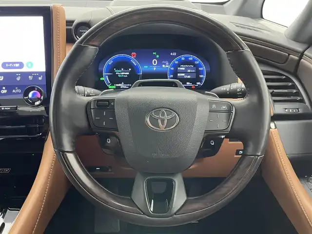トヨタ ヴェルファイア ハイブリット Z プレミア 愛知県 2023(令5)年 2.8万km プラチナホワイトパールマイカ 純正１４型ナビ　左右独立ムーンルーフ　トヨタチームメイト　アドバンスドパーク　ユニバーサルステップ　全方位カメラ　茶革シート　デジタルインナーミラー　ＨＵＤ　ＢＳＭ　ワイヤレス充電　衝突軽減　レーダークルーズコントロール　AC１００V電源　パドルシフト　ETC２．０　シートヒーター　シートベンチレーション　ハンドルヒーター　パワーバックドア　パワーシート　メモリシート　HDMI、USBポート　自動駐車パーキングアシスト　コーナーセンサー　電動パーキング　LEDオートライト