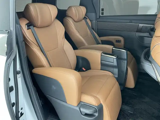 トヨタ ヴェルファイア ハイブリット Z プレミア 愛知県 2023(令5)年 2.8万km プラチナホワイトパールマイカ 純正１４型ナビ　左右独立ムーンルーフ　トヨタチームメイト　アドバンスドパーク　ユニバーサルステップ　全方位カメラ　茶革シート　デジタルインナーミラー　ＨＵＤ　ＢＳＭ　ワイヤレス充電　衝突軽減　レーダークルーズコントロール　AC１００V電源　パドルシフト　ETC２．０　シートヒーター　シートベンチレーション　ハンドルヒーター　パワーバックドア　パワーシート　メモリシート　HDMI、USBポート　自動駐車パーキングアシスト　コーナーセンサー　電動パーキング　LEDオートライト