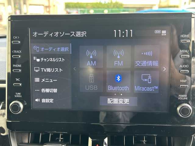 トヨタ カローラ クロス Z 神奈川県 2022(令4)年 1.1万km プラチナホワイトパールマイカ ワンオーナー/純正ナビ【USB/BT/MiraCast/フルセグTV】/全方位カメラ/トヨタセーフティセンス/・レーダークルーズコントロール/・ブラインドスポットモニター/・プリクラッシュセーフティ/・レーントレーシングアシスト/・リヤクロストラフィックアラート/・ロードサインアシスト/電動パーキングブレーキ/ブレーキホールド/電動リアゲート/LEDオートライト/オートマチックハイビーム/ルーフレール/前席シートヒーター/前後ドライブレコーダー/ETC2.0/純正ドアバイザー/純正1８インチアルミ/社外フロアマット/新車時保証書/取扱説明書/スペアキー×１