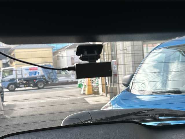 トヨタ カローラ クロス Z 神奈川県 2022(令4)年 1.1万km プラチナホワイトパールマイカ ワンオーナー/純正ナビ【USB/BT/MiraCast/フルセグTV】/全方位カメラ/トヨタセーフティセンス/・レーダークルーズコントロール/・ブラインドスポットモニター/・プリクラッシュセーフティ/・レーントレーシングアシスト/・リヤクロストラフィックアラート/・ロードサインアシスト/電動パーキングブレーキ/ブレーキホールド/電動リアゲート/LEDオートライト/オートマチックハイビーム/ルーフレール/前席シートヒーター/前後ドライブレコーダー/ETC2.0/純正ドアバイザー/純正1８インチアルミ/社外フロアマット/新車時保証書/取扱説明書/スペアキー×１