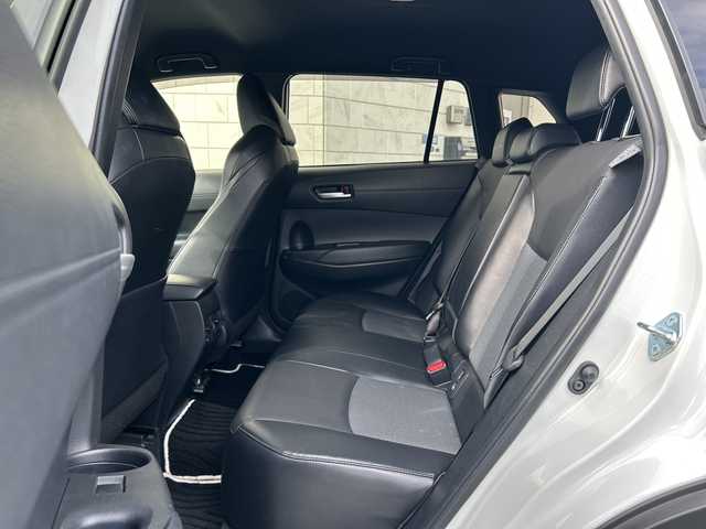 トヨタ カローラ クロス Z 神奈川県 2022(令4)年 1.1万km プラチナホワイトパールマイカ ワンオーナー/純正ナビ【USB/BT/MiraCast/フルセグTV】/全方位カメラ/トヨタセーフティセンス/・レーダークルーズコントロール/・ブラインドスポットモニター/・プリクラッシュセーフティ/・レーントレーシングアシスト/・リヤクロストラフィックアラート/・ロードサインアシスト/電動パーキングブレーキ/ブレーキホールド/電動リアゲート/LEDオートライト/オートマチックハイビーム/ルーフレール/前席シートヒーター/前後ドライブレコーダー/ETC2.0/純正ドアバイザー/純正1８インチアルミ/社外フロアマット/新車時保証書/取扱説明書/スペアキー×１