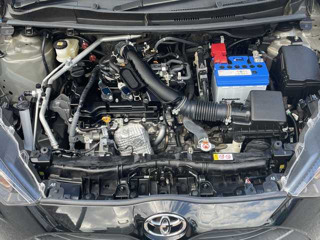 トヨタ ヤリス G 沖縄県 2022(令4)年 0.9万km ブラック メーカーオプションディスプレイナビ　/オーディオ（Ｂｌｕｅｔｏｏｔｈ、ＵＳＢ）/全方位カメラ　/トヨタセーフティセンス/プリクラッシュブレーキ/レーンアシスト/オートハイビーム/後方衝突被害軽減サポート/クルーズコントロール　/コーナーセンサー　/スマートキー　/プッシュスタート　/ビルトインＥＴＣ　/ドライブレコーダー/ウィンカーミラー/スペアキー/ドアバイザー