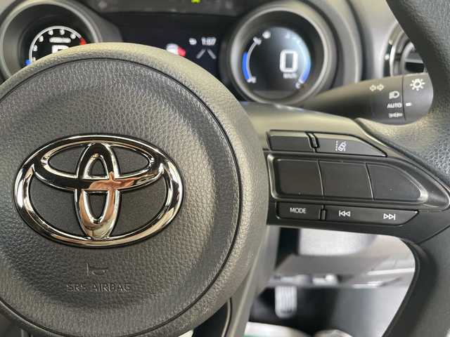 トヨタ ヤリス G 沖縄県 2022(令4)年 0.9万km ブラック メーカーオプションディスプレイナビ　/オーディオ（Ｂｌｕｅｔｏｏｔｈ、ＵＳＢ）/全方位カメラ　/トヨタセーフティセンス/プリクラッシュブレーキ/レーンアシスト/オートハイビーム/後方衝突被害軽減サポート/クルーズコントロール　/コーナーセンサー　/スマートキー　/プッシュスタート　/ビルトインＥＴＣ　/ドライブレコーダー/ウィンカーミラー/スペアキー/ドアバイザー