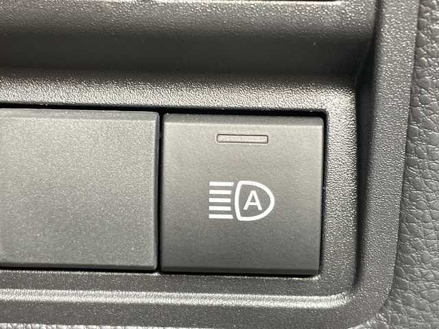 トヨタ ヤリス G 沖縄県 2022(令4)年 0.9万km ブラック メーカーオプションディスプレイナビ　/オーディオ（Ｂｌｕｅｔｏｏｔｈ、ＵＳＢ）/全方位カメラ　/トヨタセーフティセンス/プリクラッシュブレーキ/レーンアシスト/オートハイビーム/後方衝突被害軽減サポート/クルーズコントロール　/コーナーセンサー　/スマートキー　/プッシュスタート　/ビルトインＥＴＣ　/ドライブレコーダー/ウィンカーミラー/スペアキー/ドアバイザー