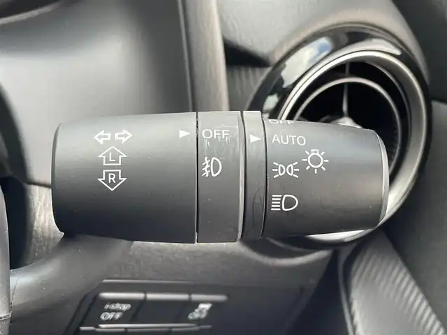 マツダ デミオ XD 島根県 2017(平29)年 7.1万km ディープクリスタルブルーマイカ 登録時走行距離　70992km/取扱説明書/純正ナビ/（Bluetooth/AM/FM/CD/DVD)/フルセグテレビ/バックカメラ/クルーズコントロール/スマートシティブレーキサポート/シートヒーター（DN席）/純正フロアマット/横滑り防止装置/プッシュスタート/スマートキー/オートライト/ドアバイザー/アイドリングストップ/ETC/純生アルミ１５インチ