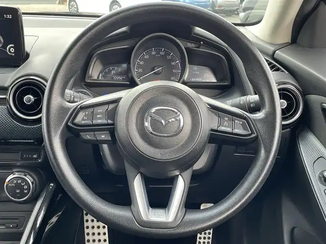 マツダ デミオ XD 島根県 2017(平29)年 7.1万km ディープクリスタルブルーマイカ 登録時走行距離　70992km/取扱説明書/純正ナビ/（Bluetooth/AM/FM/CD/DVD)/フルセグテレビ/バックカメラ/クルーズコントロール/スマートシティブレーキサポート/シートヒーター（DN席）/純正フロアマット/横滑り防止装置/プッシュスタート/スマートキー/オートライト/ドアバイザー/アイドリングストップ/ETC/純生アルミ１５インチ