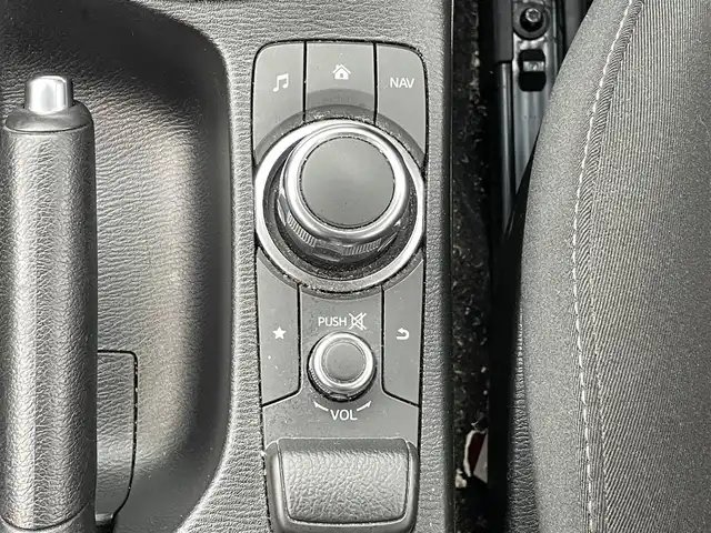 マツダ デミオ XD 島根県 2017(平29)年 7.1万km ディープクリスタルブルーマイカ 登録時走行距離　70992km/取扱説明書/純正ナビ/（Bluetooth/AM/FM/CD/DVD)/フルセグテレビ/バックカメラ/クルーズコントロール/スマートシティブレーキサポート/シートヒーター（DN席）/純正フロアマット/横滑り防止装置/プッシュスタート/スマートキー/オートライト/ドアバイザー/アイドリングストップ/ETC/純生アルミ１５インチ