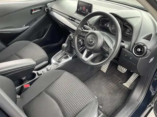 マツダ デミオ XD 島根県 2017(平29)年 7.1万km ディープクリスタルブルーマイカ 登録時走行距離　70992km/取扱説明書/純正ナビ/（Bluetooth/AM/FM/CD/DVD)/フルセグテレビ/バックカメラ/クルーズコントロール/スマートシティブレーキサポート/シートヒーター（DN席）/純正フロアマット/横滑り防止装置/プッシュスタート/スマートキー/オートライト/ドアバイザー/アイドリングストップ/ETC/純生アルミ１５インチ