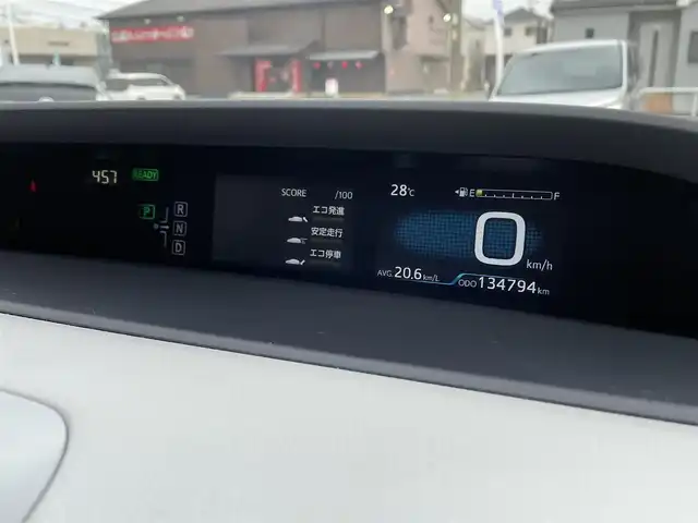 トヨタ プリウス S 愛知県 2016(平28)年 13.5万km ホワイトパールクリスタルシャイン (株)IDOMが運営する【じしゃロン名古屋鳴海店】の自社ローン専用車両になりますこちらは現金またはオートローンご利用時の価格です。自社ローンご希望の方は別途その旨お申付け下さい/スマートキー/純正ナビ・フルセグTV/　（CD/DVD/BT）/バックモニター/セーフティーセンス/クルーズコントロール/ビルトインETC/LEDヘッド
