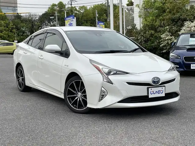 トヨタ プリウス S 愛知県 2016(平28)年 13.5万km ホワイトパールクリスタルシャイン (株)IDOMが運営する【じしゃロン名古屋鳴海店】の自社ローン専用車両になりますこちらは現金またはオートローンご利用時の価格です。自社ローンご希望の方は別途その旨お申付け下さい/スマートキー/純正ナビ・フルセグTV/　（CD/DVD/BT）/バックモニター/セーフティーセンス/クルーズコントロール/ビルトインETC/LEDヘッド