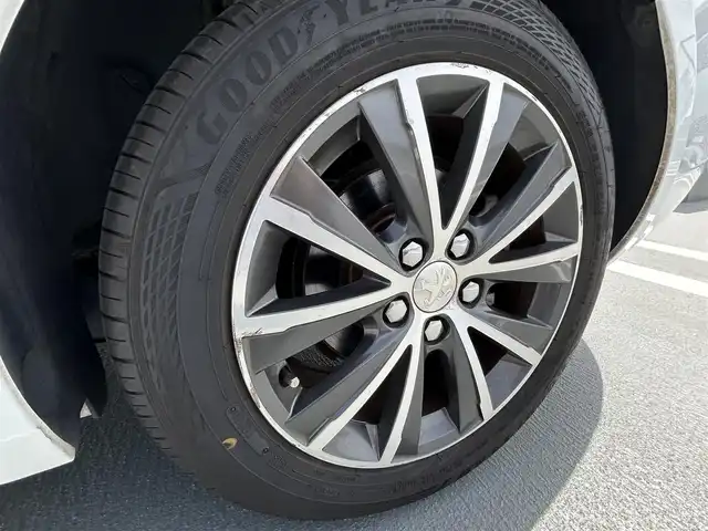 プジョー ３０８ アリュール 東京都 2016(平28)年 7.3万km 白 ディーラー車/パノラミックガラスルーフ/ディスプレイオーディオ/純正CDデッキ/バックカメラ/純正１６インチアルミ/パドルシフト/クルーズコントロール/ETC/エンジンプッシュボタン/スペアキー１本/ABS/Wエアバック/保証書/取説