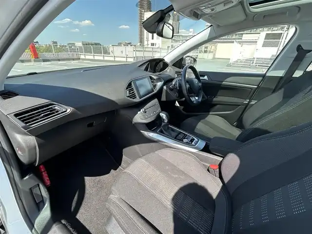 プジョー ３０８ アリュール 東京都 2016(平28)年 7.3万km 白 ディーラー車/パノラミックガラスルーフ/ディスプレイオーディオ/純正CDデッキ/バックカメラ/純正１６インチアルミ/パドルシフト/クルーズコントロール/ETC/エンジンプッシュボタン/スペアキー１本/ABS/Wエアバック/保証書/取説