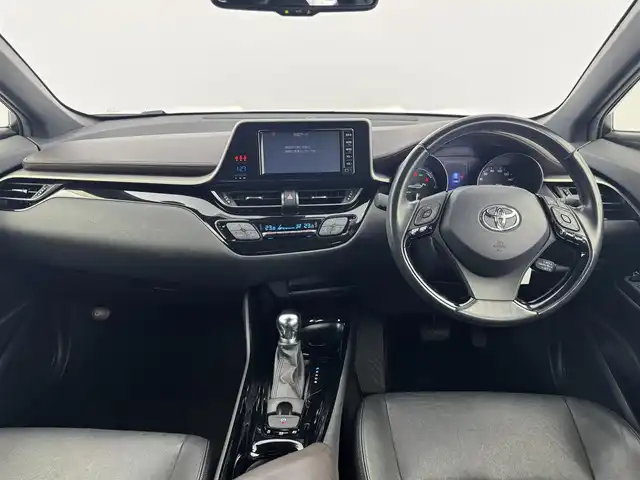 トヨタ Ｃ－ＨＲ G 愛知県 2017(平29)年 7.8万km ホワイトパールクリスタルシャイン TRDフルエアロ/TRDマッドフラップ/純正７インチSDナビ/（DVD/CD/BT/SD/フルセグTV）/バックカメラ/合皮シート/前席シートヒーター/ETC/トヨタセーフティセンス/・衝突被害軽減システム/・ブラインドスポットモニター/・リアクロストラフィックアラート/・レーダークルーズコントロール/EVモード/純正18インチAW/ドアバイザー
