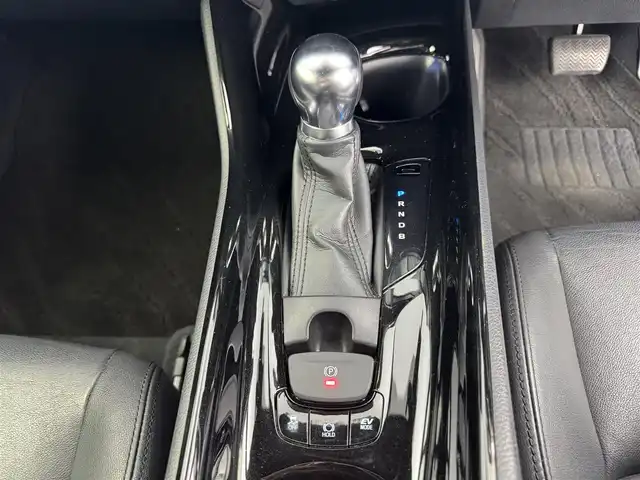 トヨタ Ｃ－ＨＲ G 愛知県 2017(平29)年 7.8万km ホワイトパールクリスタルシャイン TRDフルエアロ/TRDマッドフラップ/純正７インチSDナビ/（DVD/CD/BT/SD/フルセグTV）/バックカメラ/合皮シート/前席シートヒーター/ETC/トヨタセーフティセンス/・衝突被害軽減システム/・ブラインドスポットモニター/・リアクロストラフィックアラート/・レーダークルーズコントロール/EVモード/純正18インチAW/ドアバイザー