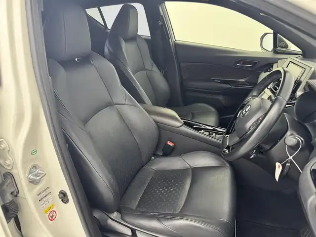 トヨタ Ｃ－ＨＲ G 愛知県 2017(平29)年 7.8万km ホワイトパールクリスタルシャイン TRDフルエアロ/TRDマッドフラップ/純正７インチSDナビ/（DVD/CD/BT/SD/フルセグTV）/バックカメラ/合皮シート/前席シートヒーター/ETC/トヨタセーフティセンス/・衝突被害軽減システム/・ブラインドスポットモニター/・リアクロストラフィックアラート/・レーダークルーズコントロール/EVモード/純正18インチAW/ドアバイザー