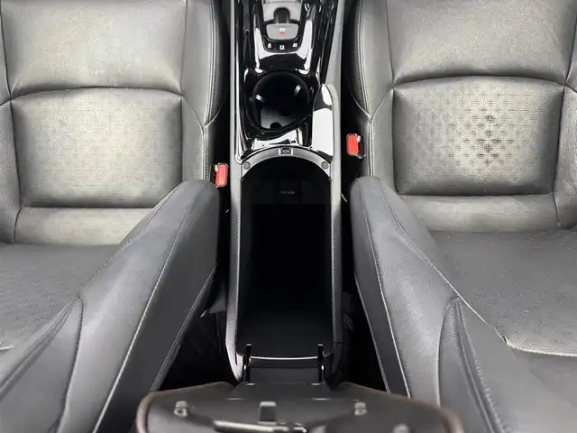 トヨタ Ｃ－ＨＲ G 愛知県 2017(平29)年 7.8万km ホワイトパールクリスタルシャイン TRDフルエアロ/TRDマッドフラップ/純正７インチSDナビ/（DVD/CD/BT/SD/フルセグTV）/バックカメラ/合皮シート/前席シートヒーター/ETC/トヨタセーフティセンス/・衝突被害軽減システム/・ブラインドスポットモニター/・リアクロストラフィックアラート/・レーダークルーズコントロール/EVモード/純正18インチAW/ドアバイザー