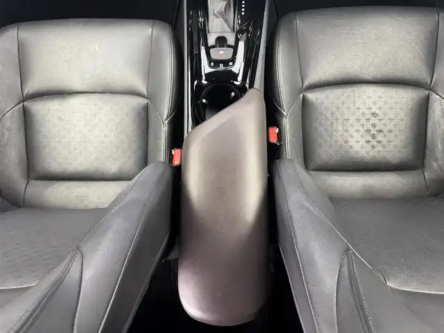 トヨタ Ｃ－ＨＲ G 愛知県 2017(平29)年 7.8万km ホワイトパールクリスタルシャイン TRDフルエアロ/TRDマッドフラップ/純正７インチSDナビ/（DVD/CD/BT/SD/フルセグTV）/バックカメラ/合皮シート/前席シートヒーター/ETC/トヨタセーフティセンス/・衝突被害軽減システム/・ブラインドスポットモニター/・リアクロストラフィックアラート/・レーダークルーズコントロール/EVモード/純正18インチAW/ドアバイザー
