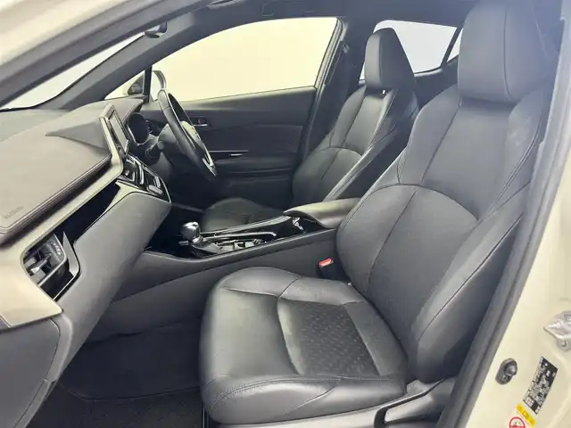トヨタ Ｃ－ＨＲ G 愛知県 2017(平29)年 7.8万km ホワイトパールクリスタルシャイン TRDフルエアロ/TRDマッドフラップ/純正７インチSDナビ/（DVD/CD/BT/SD/フルセグTV）/バックカメラ/合皮シート/前席シートヒーター/ETC/トヨタセーフティセンス/・衝突被害軽減システム/・ブラインドスポットモニター/・リアクロストラフィックアラート/・レーダークルーズコントロール/EVモード/純正18インチAW/ドアバイザー