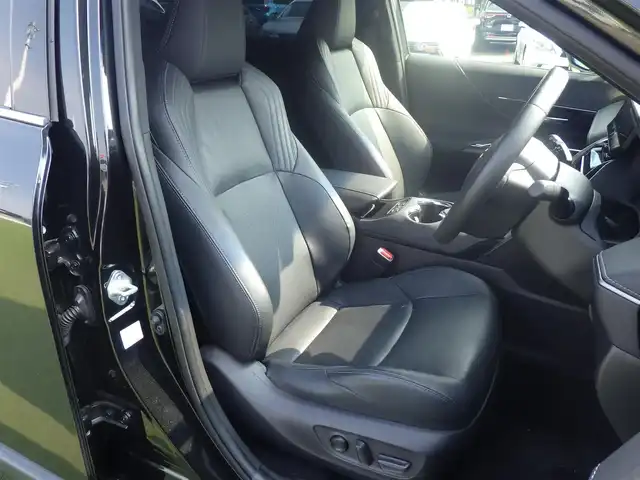 トヨタ ハリアー Z レザーパッケージ 千葉県 2020(令2)年 5.3万km プレシャスブラックパール Toyota Safety Sense/・プリクラッシュセーフティ/・レーンディパーチャーアラート/・オートハイビーム/・レーダークルーズコントロール/・ブラインドスポットモニター/ヘッドアップディスプレイ/パワーバックドア/レザーシート/前席パワーシート/エアシート/シートヒーター/デジタルインナーミラー/置くだけ充電/JBLスピーカー/12.3インチ純正コネクティッドナビ/地デジTV/【Bluetooth接続】/バックカメラ/革巻きステアリング/ステアリングヒーター/ステアリングスイッチ/ETC（2.0）/LEDヘッドライト/LEDフォグライト/ウインカーミラー/クリアランスソナー/純正19インチアルミホイル/サイド/カーテンエアバッグ/スマートキー