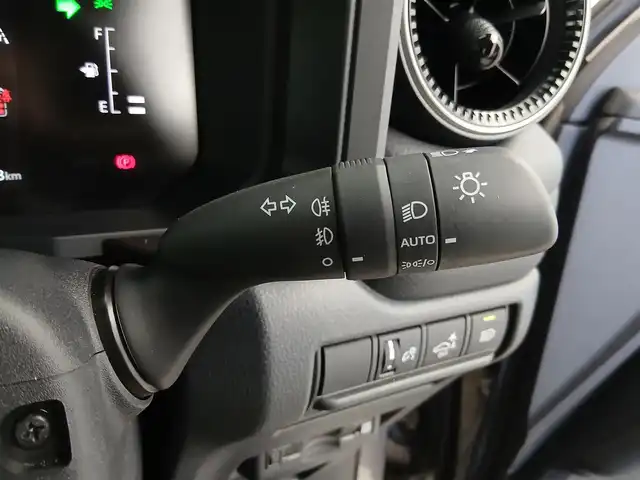 トヨタ ランドクルーザー ２５０ VX 愛知県 2024(令6)年 2.3万km アバンギャルドブロンズメタリック トヨタセーフティーセンス/　・プリクラッシュセーフティ/　・レーントレーシングアシスト/　・レーンディパーチャーアラート/　・レーダークルーズコントロール/　・オートマチックハイビーム/　・ロードサインアシスト/　・ドライバー異常時対応システム/　・プロアクティブドライビングアシスト/　・発信遅れ告知機能/サンルーフ/ブラインドスポットモニター/純正12.3インチナビ/（Bluetooth/フルセグTV/HDMI/USB/）/全方位カメラ/ETC2.0/ドライブレコーダー/デジタルインナーミラー/電動リアゲード/純正フロアマット/合皮シート/シートヒーター/シートクーラー/ステアリングヒート/ステアリングリモコン/LEDライト/ルーフレール/MTモード付AT/スマートキー/オートライト