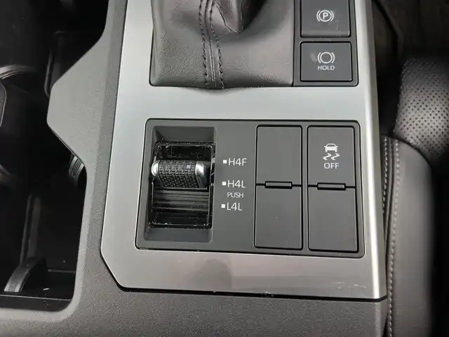 トヨタ ランドクルーザー ２５０ VX 愛知県 2024(令6)年 2.3万km アバンギャルドブロンズメタリック トヨタセーフティーセンス/　・プリクラッシュセーフティ/　・レーントレーシングアシスト/　・レーンディパーチャーアラート/　・レーダークルーズコントロール/　・オートマチックハイビーム/　・ロードサインアシスト/　・ドライバー異常時対応システム/　・プロアクティブドライビングアシスト/　・発信遅れ告知機能/サンルーフ/ブラインドスポットモニター/純正12.3インチナビ/（Bluetooth/フルセグTV/HDMI/USB/）/全方位カメラ/ETC2.0/ドライブレコーダー/デジタルインナーミラー/電動リアゲード/純正フロアマット/合皮シート/シートヒーター/シートクーラー/ステアリングヒート/ステアリングリモコン/LEDライト/ルーフレール/MTモード付AT/スマートキー/オートライト