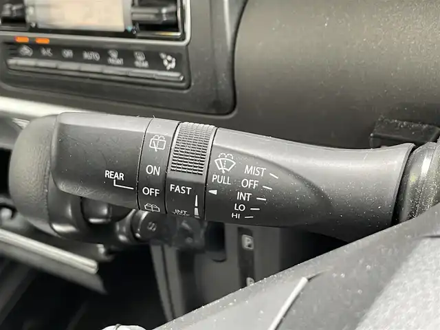 スズキ スペーシア ギア HYBRID XZ 滋賀県 2022(令4)年 4.9万km シフォンアイボリーM 社外7インチナビ/(Bluetooth/CD/DVD/フルセグTV/iPod/SD/USB)/バックカメラ/追従クルーズコントロール/レーンキープアシスト/衝突軽減ブレーキ/両側パワースライドドア/LEDヘッドライト/オートライト/オートマチックハイビーム/D/Nシートヒーター/前後純正ドライブレコーダー/ビルトインETC/ヘッドアップディスプレイ/純正フロアマット/後席サンシェード/プッシュスタート/スマートキー/ステアリングリモコン
