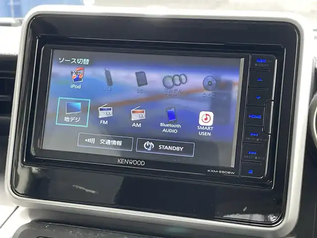 スズキ スペーシア ギア HYBRID XZ 滋賀県 2022(令4)年 4.9万km シフォンアイボリーM 社外7インチナビ/(Bluetooth/CD/DVD/フルセグTV/iPod/SD/USB)/バックカメラ/追従クルーズコントロール/レーンキープアシスト/衝突軽減ブレーキ/両側パワースライドドア/LEDヘッドライト/オートライト/オートマチックハイビーム/D/Nシートヒーター/前後純正ドライブレコーダー/ビルトインETC/ヘッドアップディスプレイ/純正フロアマット/後席サンシェード/プッシュスタート/スマートキー/ステアリングリモコン