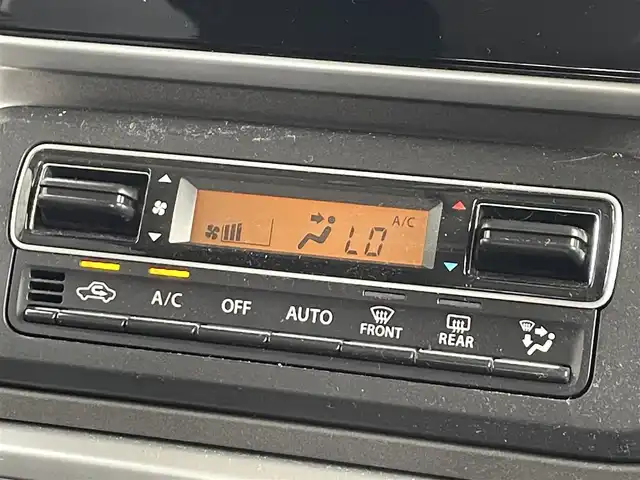 スズキ スペーシア ギア HYBRID XZ 滋賀県 2022(令4)年 4.9万km シフォンアイボリーM 社外7インチナビ/(Bluetooth/CD/DVD/フルセグTV/iPod/SD/USB)/バックカメラ/追従クルーズコントロール/レーンキープアシスト/衝突軽減ブレーキ/両側パワースライドドア/LEDヘッドライト/オートライト/オートマチックハイビーム/D/Nシートヒーター/前後純正ドライブレコーダー/ビルトインETC/ヘッドアップディスプレイ/純正フロアマット/後席サンシェード/プッシュスタート/スマートキー/ステアリングリモコン