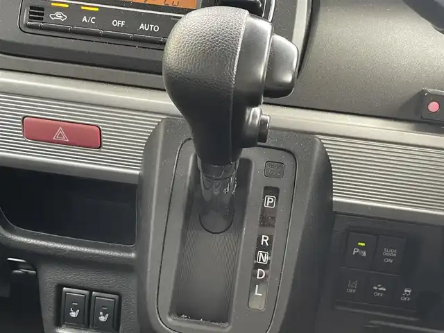 スズキ スペーシア ギア HYBRID XZ 滋賀県 2022(令4)年 4.9万km シフォンアイボリーM 社外7インチナビ/(Bluetooth/CD/DVD/フルセグTV/iPod/SD/USB)/バックカメラ/追従クルーズコントロール/レーンキープアシスト/衝突軽減ブレーキ/両側パワースライドドア/LEDヘッドライト/オートライト/オートマチックハイビーム/D/Nシートヒーター/前後純正ドライブレコーダー/ビルトインETC/ヘッドアップディスプレイ/純正フロアマット/後席サンシェード/プッシュスタート/スマートキー/ステアリングリモコン
