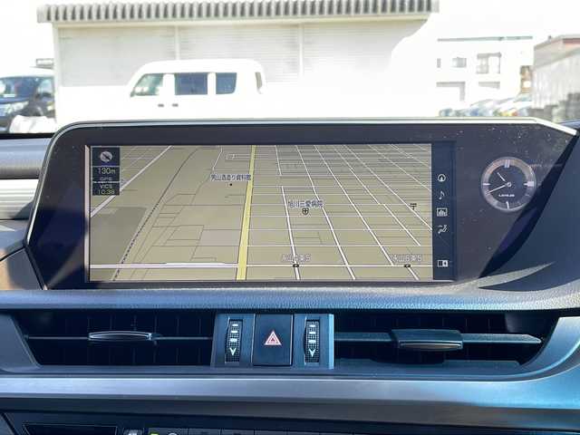 レクサス ＥＳ 300h Fスポーツ 道北・旭川 2019(令1)年 3.7万km ホワイトノーヴァガラスフレーク /禁煙車//寒冷地仕様//サンルーフ//3眼LEDヘッドライト//シーケンシャルランプ//Fスポーツ専用レザーシート//TRDエアロ//TRD4本出スポーツマフラー//TRD鍛造19インチアルミホイール//純正メモリナビ//CD/DVD/BD/SD/MSV/BT/AUX/USB/フルセグ//バックカメラ//セーフティシステムプラス//PCS/LTA/ACC/PKSA/PKSB/BSM/RSA//ヘッドアップディスプレイ//クリアランスソナー //パドルシフト//オートマチックハイビーム//オートライト//フォグライト //ヘッドライトウォッシャー//運転席メモリシート//パワーシート //シートヒーター //エアシート //ステアリングヒーター//パワートランクリッド//リアサンシェード//GPSレーダー//前後ドライブレコーダー//ビルトインETC2.0//オートリトラミラー //オートワイパー//ミラーヒーター //フロントデアイサー//純正AW冬タイヤセット積み込み//純正フロアマット//純正ラゲッジマット