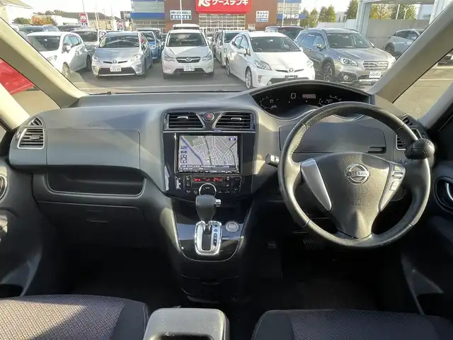 日産 セレナ ハイウェイスター S HV エアロ 群馬県 2013(平25)年 10万km ブリリアントホワイトパール (株)IDOMが運営する【じしゃロン伊勢崎店】の自社ローン専用車両になりますこちらは現金またはオートローンご利用時の価格です。自社ローンご希望の方は別途その旨お申付け下さいアルパイン8インチナビ（VIE-X088V5）/フルセグTV/CD/DVD/SD/BT/アルパインフリップダウンモニター/バックカメラ/ドライブレコーダー/ETC/スマートキー/両側パワースライドドア/アイドリングストップ/フロント/サイドエアロ/オートライト/キセノンヘッドライト