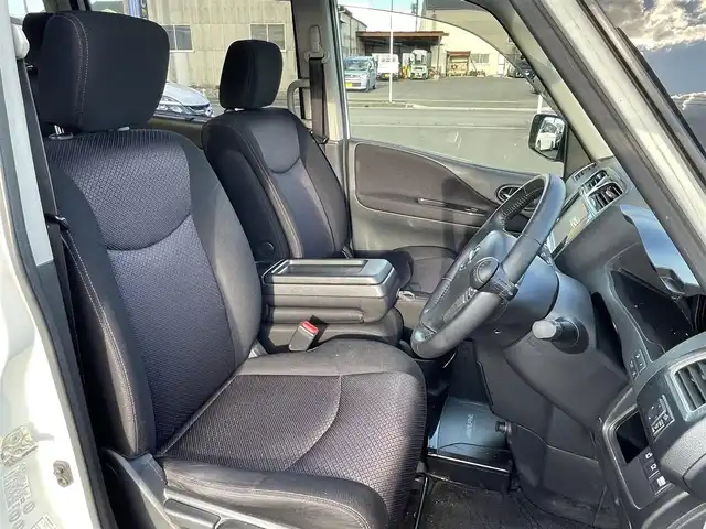 日産 セレナ ハイウェイスター S HV エアロ 群馬県 2013(平25)年 10万km ブリリアントホワイトパール (株)IDOMが運営する【じしゃロン伊勢崎店】の自社ローン専用車両になりますこちらは現金またはオートローンご利用時の価格です。自社ローンご希望の方は別途その旨お申付け下さいアルパイン8インチナビ（VIE-X088V5）/フルセグTV/CD/DVD/SD/BT/アルパインフリップダウンモニター/バックカメラ/ドライブレコーダー/ETC/スマートキー/両側パワースライドドア/アイドリングストップ/フロント/サイドエアロ/オートライト/キセノンヘッドライト