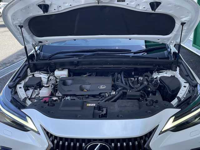 レクサス ＮＸ 350h バージョンL 岐阜県 2023(令5)年 2.3万km ソニッククォーツ 禁煙車/レクサスセーフティシステム/純正ディスプレイオーディオナビ/AppleCarPlay/フルセグTV/クルーズコントロール/クリアランスソナー/レーンキープアシスト/パーキングサポート/ブラインドスポットモニター/アラウンドビューモニター/前後コーナーセンサー/ロードサインアシスト/ヘッドアップディスプレイ/セキュリティセンサー/パノラマサンルーフ/前後ドライブレコーダー/ビルトインETC2.0/シートヒーター/ベンチレーション/パワーシート/レザーシート/パワーバックドア/シートメモリー/ワイヤレス充電器/100V充電/ステアリングヒーター/ルーフレール/パドルシフト/LEDヘッドライト/オートライト/オートハイビーム/スマートキー