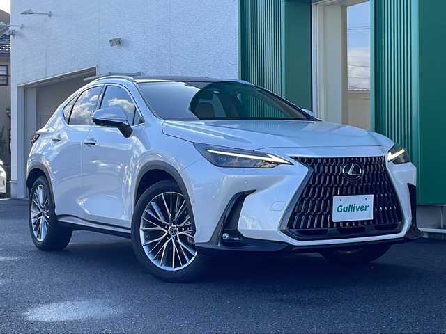 レクサス ＮＸ 350h バージョンL 岐阜県 2023(令5)年 2.3万km ソニッククォーツ 禁煙車/レクサスセーフティシステム/純正ディスプレイオーディオナビ/AppleCarPlay/フルセグTV/クルーズコントロール/クリアランスソナー/レーンキープアシスト/パーキングサポート/ブラインドスポットモニター/アラウンドビューモニター/前後コーナーセンサー/ロードサインアシスト/ヘッドアップディスプレイ/セキュリティセンサー/パノラマサンルーフ/前後ドライブレコーダー/ビルトインETC2.0/シートヒーター/ベンチレーション/パワーシート/レザーシート/パワーバックドア/シートメモリー/ワイヤレス充電器/100V充電/ステアリングヒーター/ルーフレール/パドルシフト/LEDヘッドライト/オートライト/オートハイビーム/スマートキー