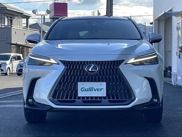 レクサス ＮＸ 350h バージョンL 岐阜県 2023(令5)年 2.3万km ソニッククォーツ 禁煙車/レクサスセーフティシステム/純正ディスプレイオーディオナビ/AppleCarPlay/フルセグTV/クルーズコントロール/クリアランスソナー/レーンキープアシスト/パーキングサポート/ブラインドスポットモニター/アラウンドビューモニター/前後コーナーセンサー/ロードサインアシスト/ヘッドアップディスプレイ/セキュリティセンサー/パノラマサンルーフ/前後ドライブレコーダー/ビルトインETC2.0/シートヒーター/ベンチレーション/パワーシート/レザーシート/パワーバックドア/シートメモリー/ワイヤレス充電器/100V充電/ステアリングヒーター/ルーフレール/パドルシフト/LEDヘッドライト/オートライト/オートハイビーム/スマートキー