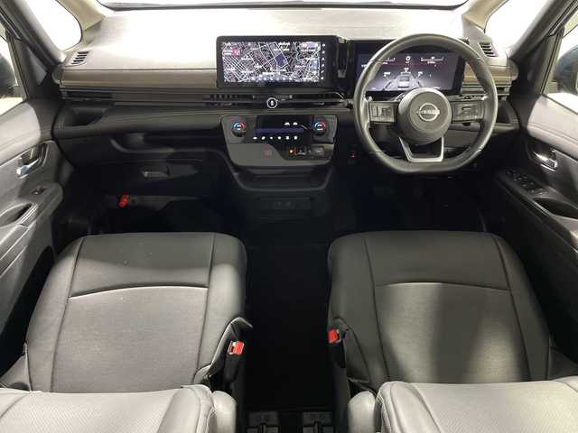 日産 セレナ ハイウェイスター V 神奈川県 2022(令4)年 1.3万km ミディアムブルーメタリック コネクトナビゲーションシステム/総合型インターフェーズ12.3型ディスプレイ/メモリーナビ/純正フリップダウンモニター/フルセグ　AppleCarPlay　Androidauto　AmazonAlexa　USB　HDMI　/両側電動スライドドア/プロパイロット緊急停止支援システム/インテリジェントルームミラー/ワイヤレス充電/360度セーフティアシスト/インテリジェントエマージェンシーブレーキ/前方衝突予測警報/車線逸脱防止支援システム/後側方衝突防止支援システム/ふらつき警報/衝突回避ステアリングアシスト/車線逸脱警報/後退時車両検知警報/踏み間違い衝突防止アシスト/前後ソナー/アイドリングストップ/オートハイビーム/革巻きステアリング/パドルシフト/ブラック合皮/撥水トリコットコンビシート/プラズマクラスター付オートエアコン/全席USB電源ソケット/純正ETC2.0/SOSコール/純正前後ドライブレコーダー【DH5-5】/電動パーキングブレーキ【AVH】/プッシュスタート/インテリジェントキー/アダブティブLEDヘッドランプ/純正16インチアルミホイール