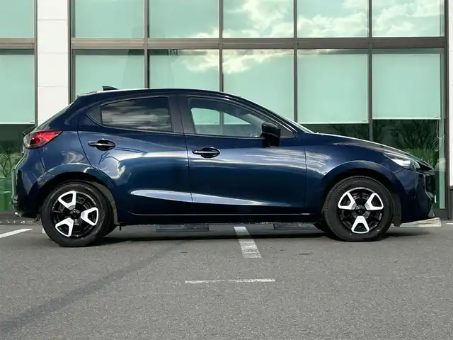 マツダ マツダ２ 15BD 和歌山県 2024(令6)年 0.7万km ディープクリスタルブルーマイカ 純正ナビ/360°モニター/フルセグTV/衝突軽減ブレーキ/ブラインドスポットモニター/レーンキープ/コーナーセンサー/電動格納ミラー/アイドリングストップ/LEDヘッドライト/オートライト