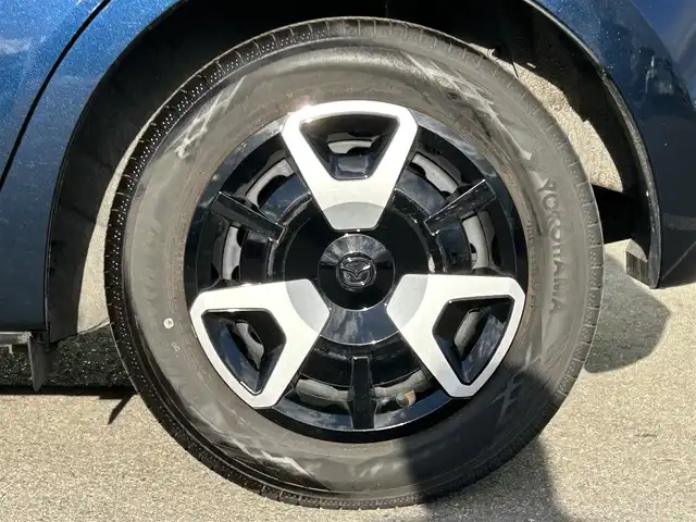 マツダ マツダ２ 15BD 和歌山県 2024(令6)年 0.7万km ディープクリスタルブルーマイカ 純正ナビ/360°モニター/フルセグTV/衝突軽減ブレーキ/ブラインドスポットモニター/レーンキープ/コーナーセンサー/電動格納ミラー/アイドリングストップ/LEDヘッドライト/オートライト