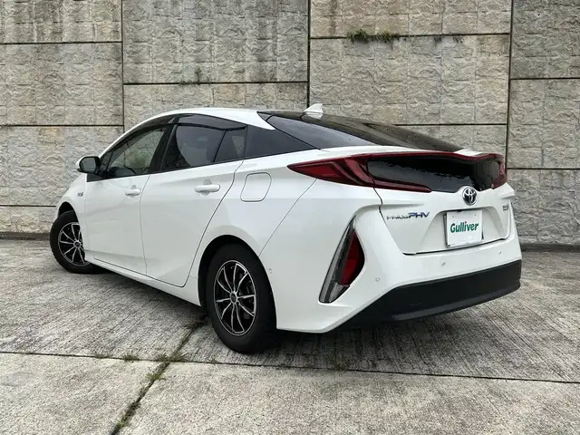トヨタ プリウス ＰＨＶ A 長崎県 2017(平29)年 9.5万km ホワイトパールクリスタルシャイン 純正ナビ/(BT/フルセグ)/バックカメラ/衝突軽減ブレーキ/レーンアシスト/ブラインドスポットモニター/レーダークルーズ/ETC/シートヒーター/オートライト/社外15インチAW/USB/AUX