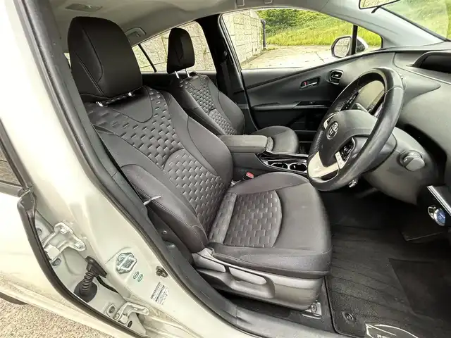 トヨタ プリウス ＰＨＶ A 長崎県 2017(平29)年 9.5万km ホワイトパールクリスタルシャイン 純正ナビ/(BT/フルセグ)/バックカメラ/衝突軽減ブレーキ/レーンアシスト/ブラインドスポットモニター/レーダークルーズ/ETC/シートヒーター/オートライト/社外15インチAW/USB/AUX