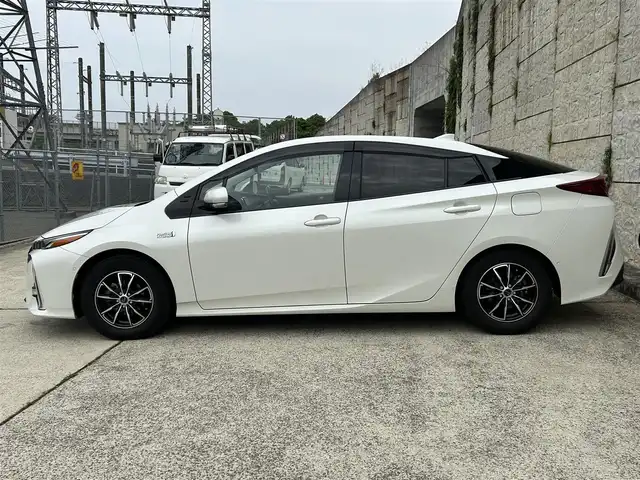 トヨタ プリウス ＰＨＶ A 長崎県 2017(平29)年 9.5万km ホワイトパールクリスタルシャイン 純正ナビ/(BT/フルセグ)/バックカメラ/衝突軽減ブレーキ/レーンアシスト/ブラインドスポットモニター/レーダークルーズ/ETC/シートヒーター/オートライト/社外15インチAW/USB/AUX