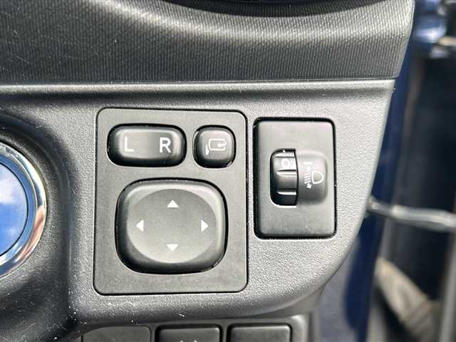 トヨタ アクア 千葉県 2017(平29)年 12.4万km ダークブルーマイカ ワンオーナー/純正SDナビ（NSZT-Y66T)/Bluetooth接続/ETC/バックカメラ/フルセグTV /スペアキー1本/スマートキー/衝突被害軽減システム/横滑り防止装置/ドライブレコーダー/オートライト/保証書/取扱説明書/記録薄